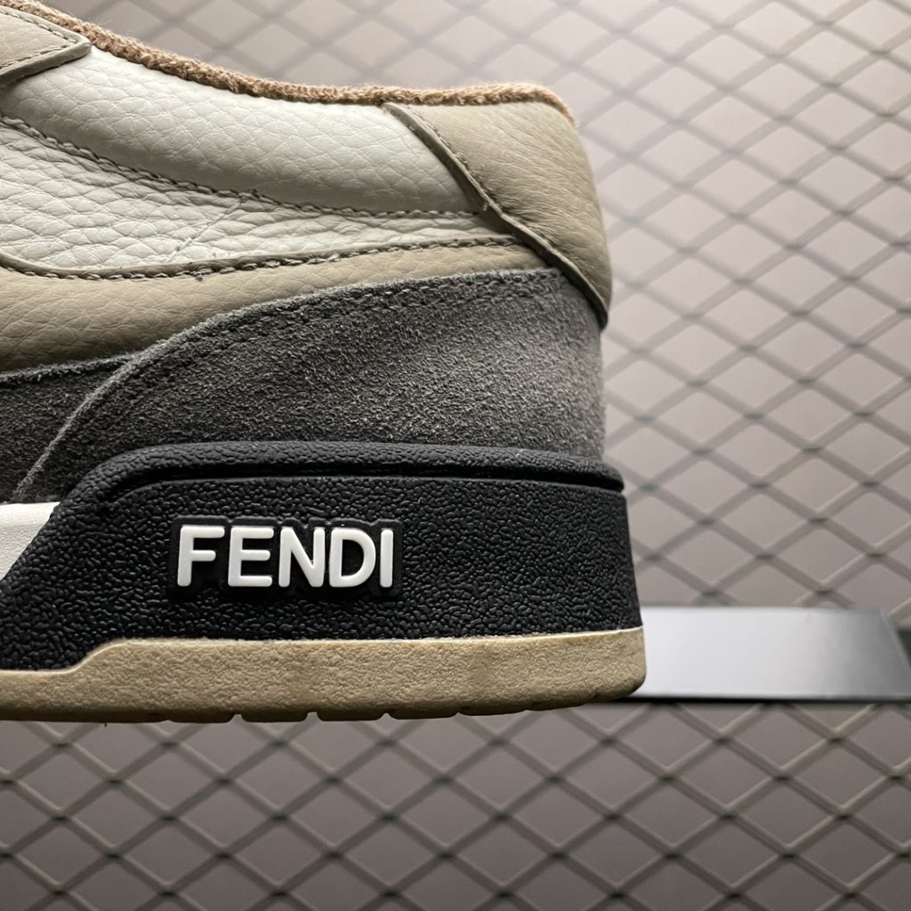 Local self fetching 💰The highest version of Fendi Fendi Match low top casual board shoes available on the market is available on behalf of overseas shopping. The quality upper is made of cow leather and cow leather stitching. The upper leg is made of super soft cow leather and cow leather color matching fabric. The inner lining is made of original towel velvet lining, mesh injection molding pad, and the original opening is made of multi-color color matching soles. The correct Goodyear empty glue process is available. The original complete package size: 35 36 37 38 39 40 41 42 44 45