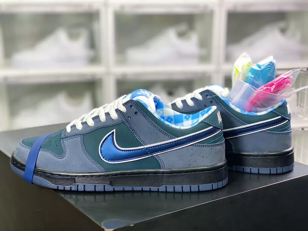 Shrimp ashore 🦞 Co branded Boston renowned shoe store Concepts x SB Dunk Low 