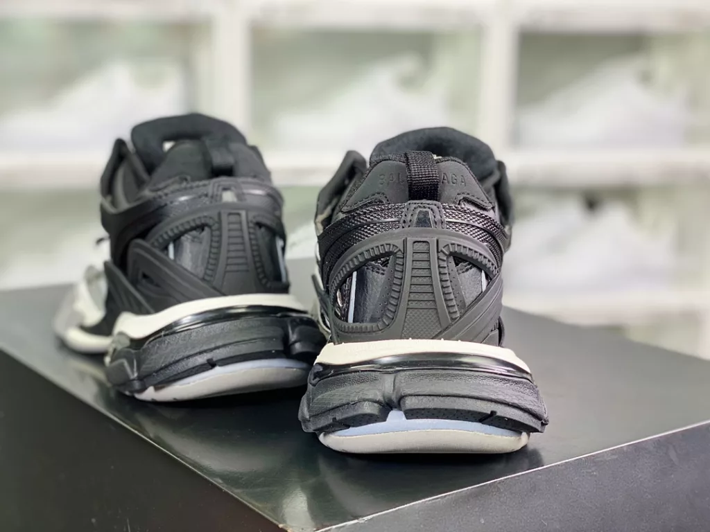 The new generation of Paris dad shoes is here ❗ Track 4th generation 2 Sneakers 