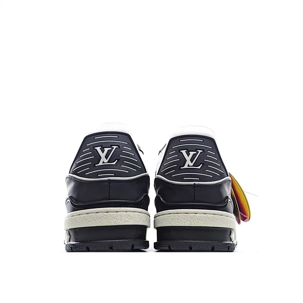 The original mixed sale version is designed by Ng Yifan and the same Virgil Abloh. The all-new LV Louis Vuitton Trainer Sneaker Low Leisure Sports 9