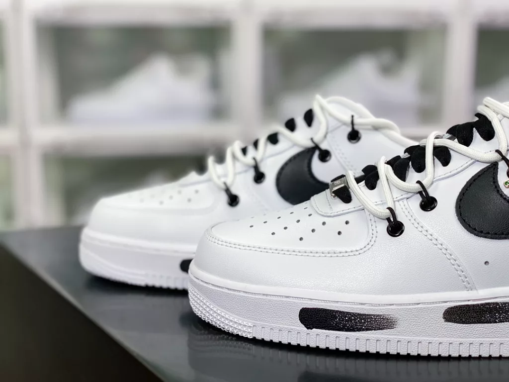 Nike Air Force 1 07 LV8 