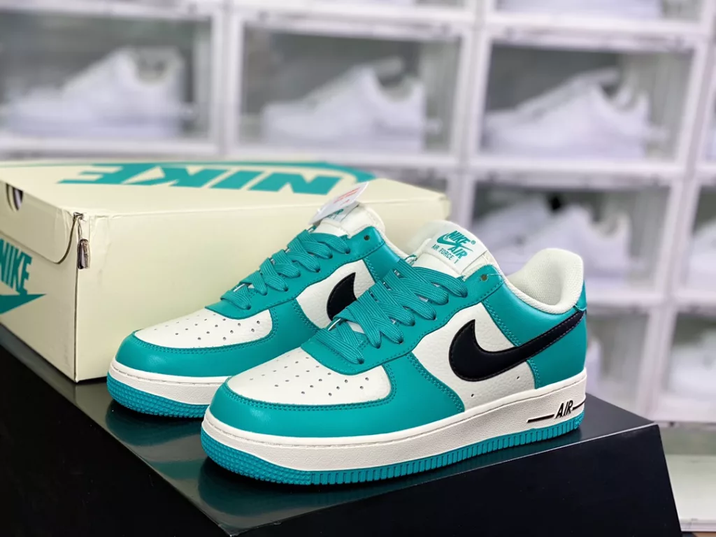 Nike Air Force 1'07 LV8 