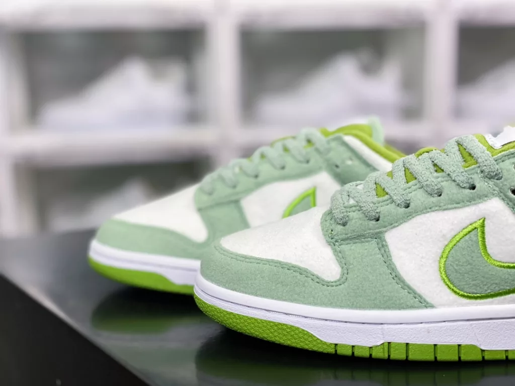 Nike SB Dunk Low SE 