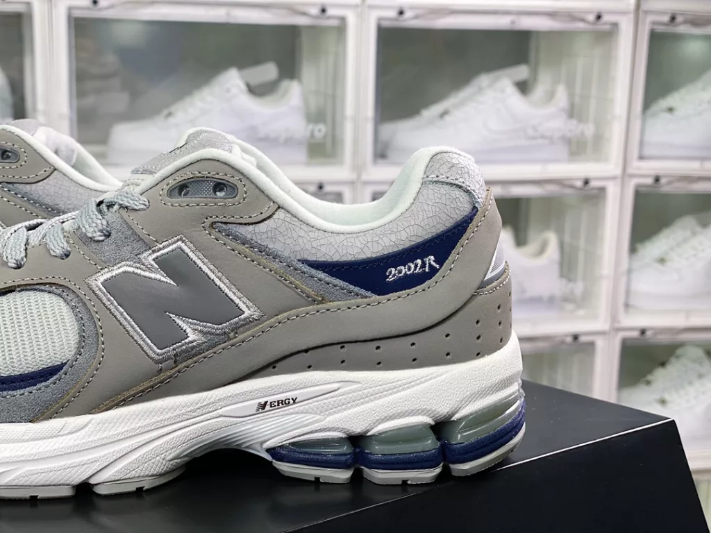 The retro flavor is too correct. Cooperate with the South Korean street brand Thisisneverthat x NB New Balance ML2002 series retro dad style leisure sports jogging shoes 