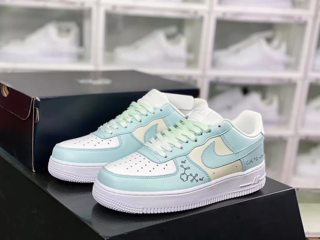 Nike Air Force 1 07 LV8 