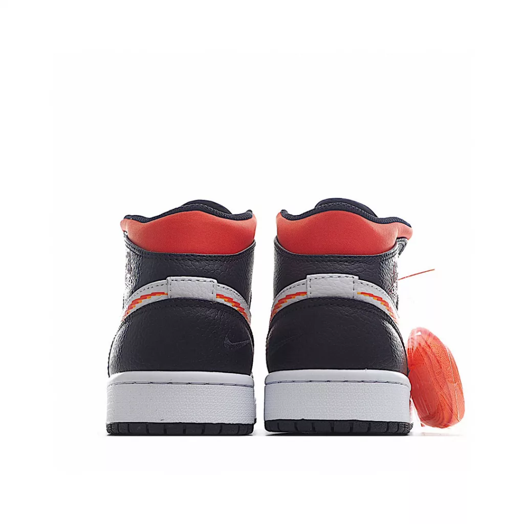 The Air Jordan 1 Mid AJ1 Mid Top Basketball Shoe features a brand new batch of original models, full soles, and factory customized leather materials, with a delicate and accurate feel. The folding process perfectly explains the details