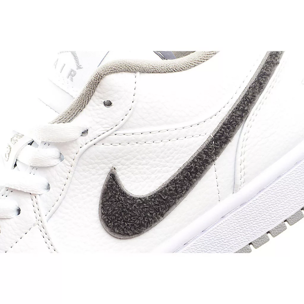 The only ceiling level Air Jordan 1 Low low cut retro cultural basketball shoes on the market for the B-version new product are white gray. Product number: 338145-103. Price positioning: Conscience. Dozens of color schemes have been released one after another