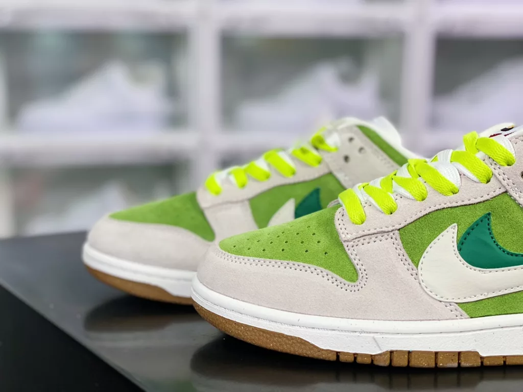 SB Dunk Low SE 