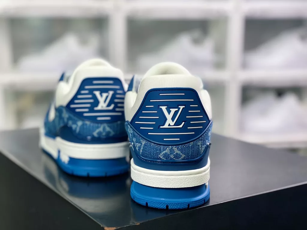 The all-new LV Louis Vuitton Trainer Sneaker Low Low cut retro casual sports culture versatile basketball board shoes leather white deep blue denim LV jacquard 