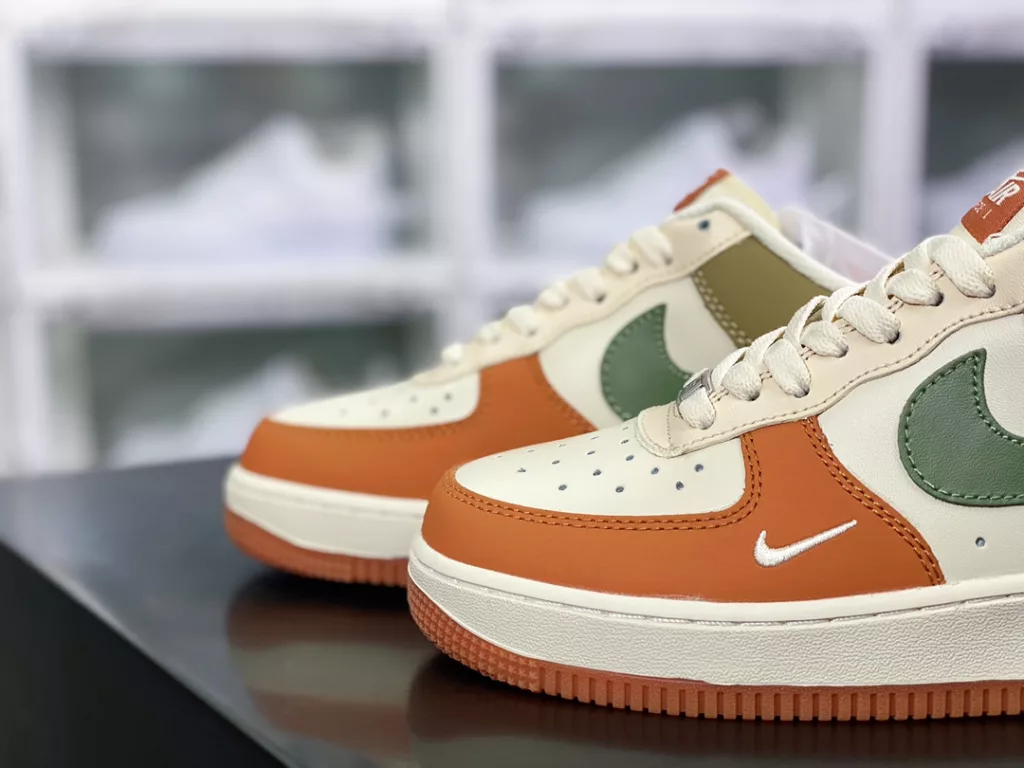 Nike Air Force 1'07 LV8 EMB 