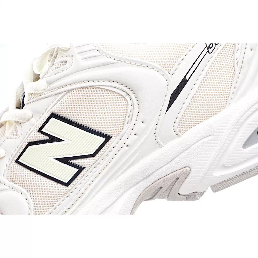 Different versions of New Balance New Balance WR530SG retro casual jogging shoes are the only company level quality shoes with rose gold anti-theft clasps in the market. These shoes are indeed one of the classic styles of NB family. 9