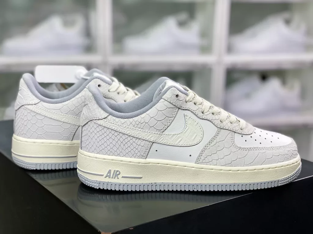 Nike Wmns Air Force 1'07 Low 