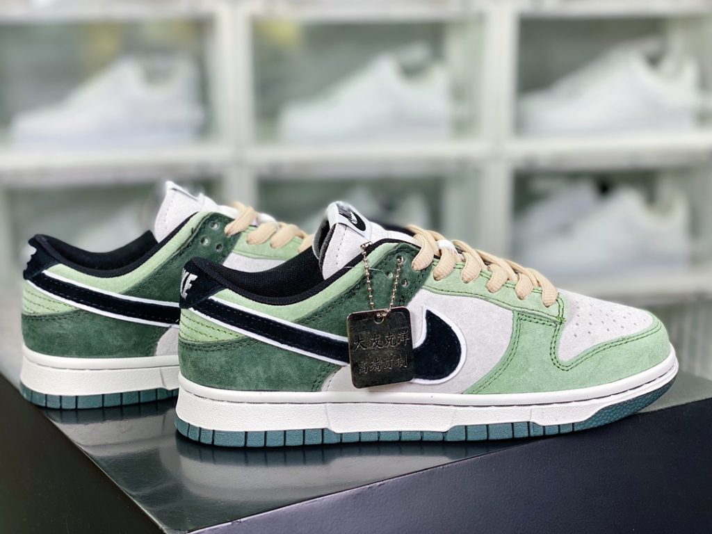 Ottomo Katsuhiro x [Nike] SB Dunk Low 