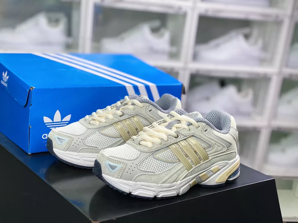 Adidas Originals Response CL 