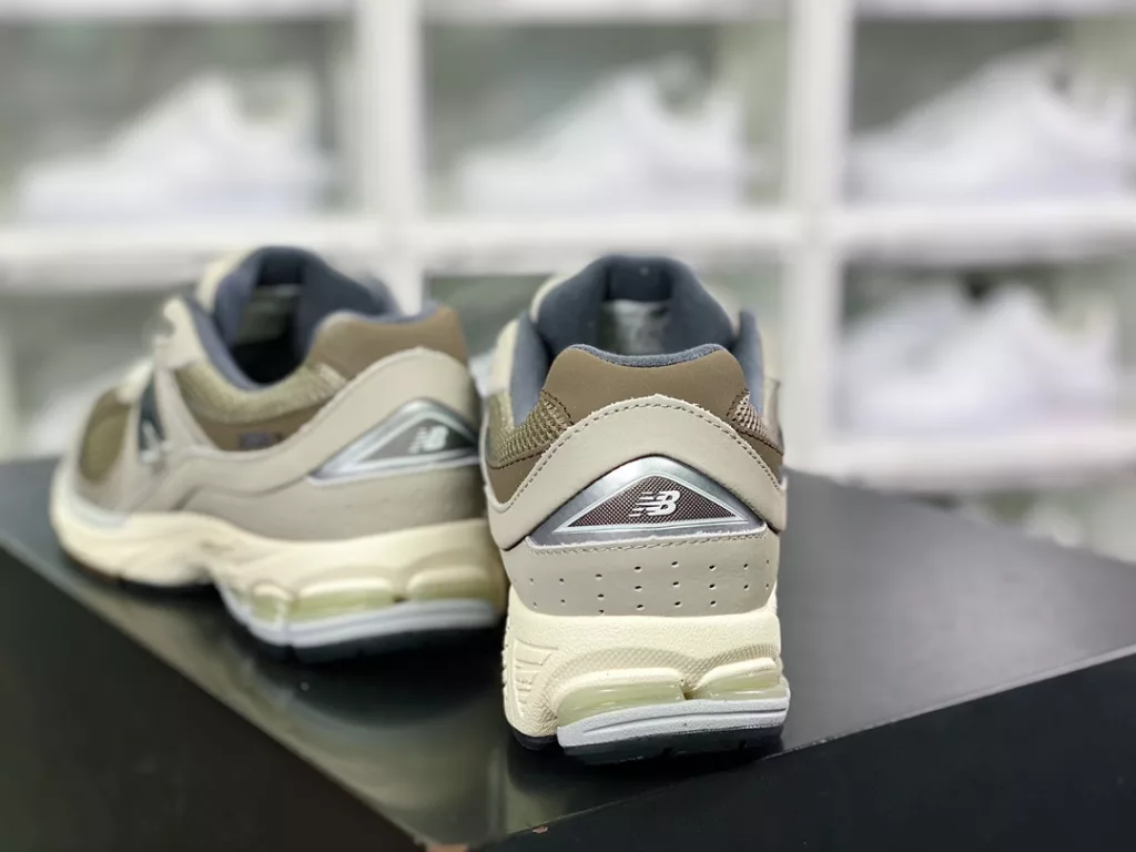 Co branded famous Japanese sneaker store Atmos x NB New Balance ML2002 series retro dad style leisure sports jogging shoes 