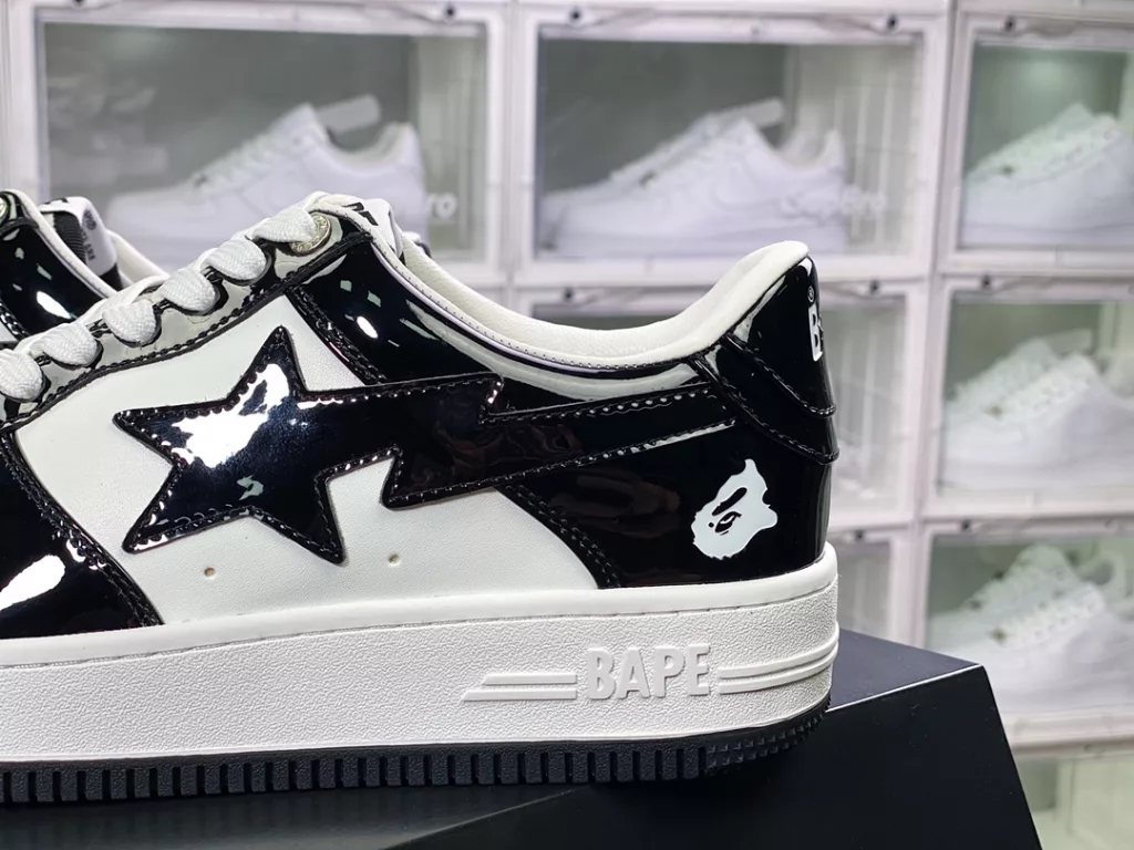 G version of Dongguan produced pure original Bape sta: black and white patent leather second-generation twisted ape man 10