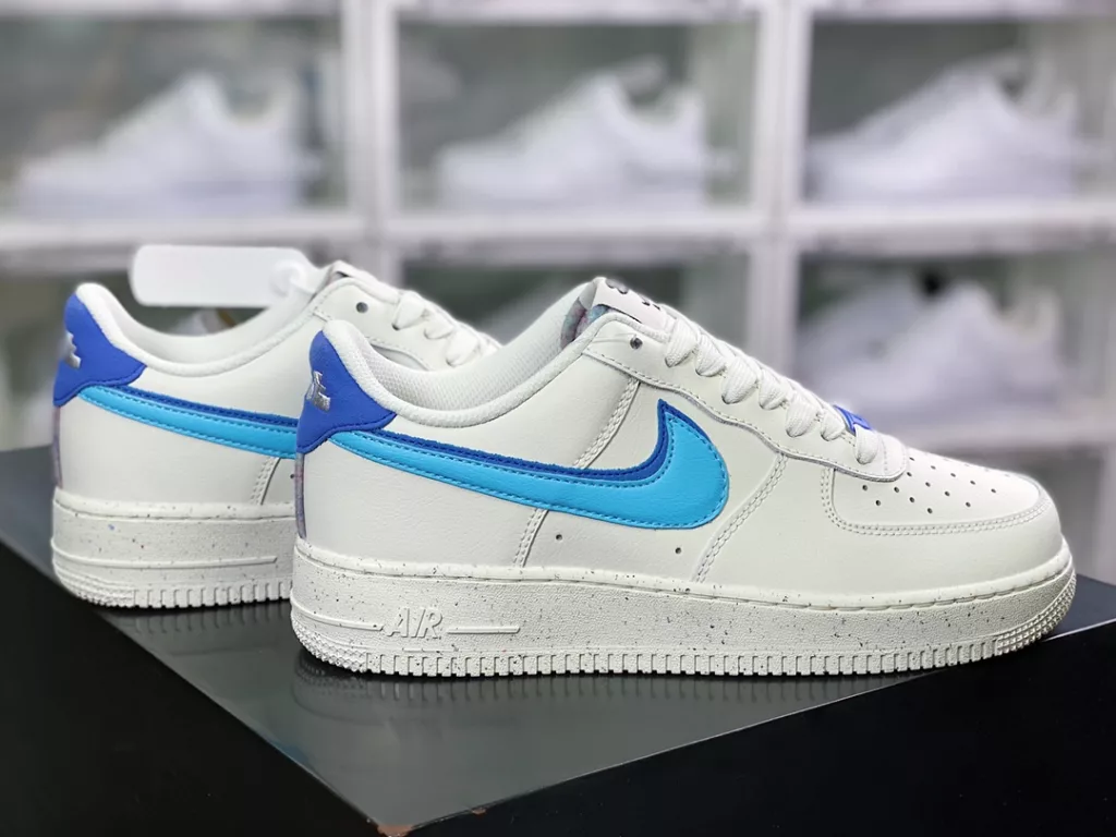 Nike Air Force 1'07 LV8 EMB 