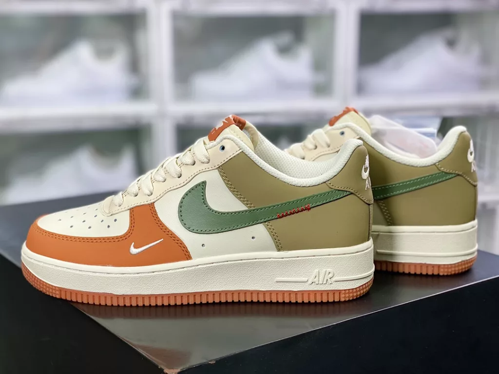 Nike Air Force 1'07 LV8 EMB 