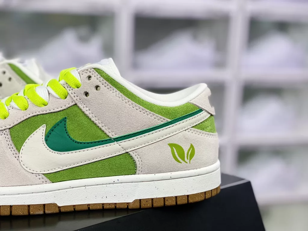 SB Dunk Low SE 