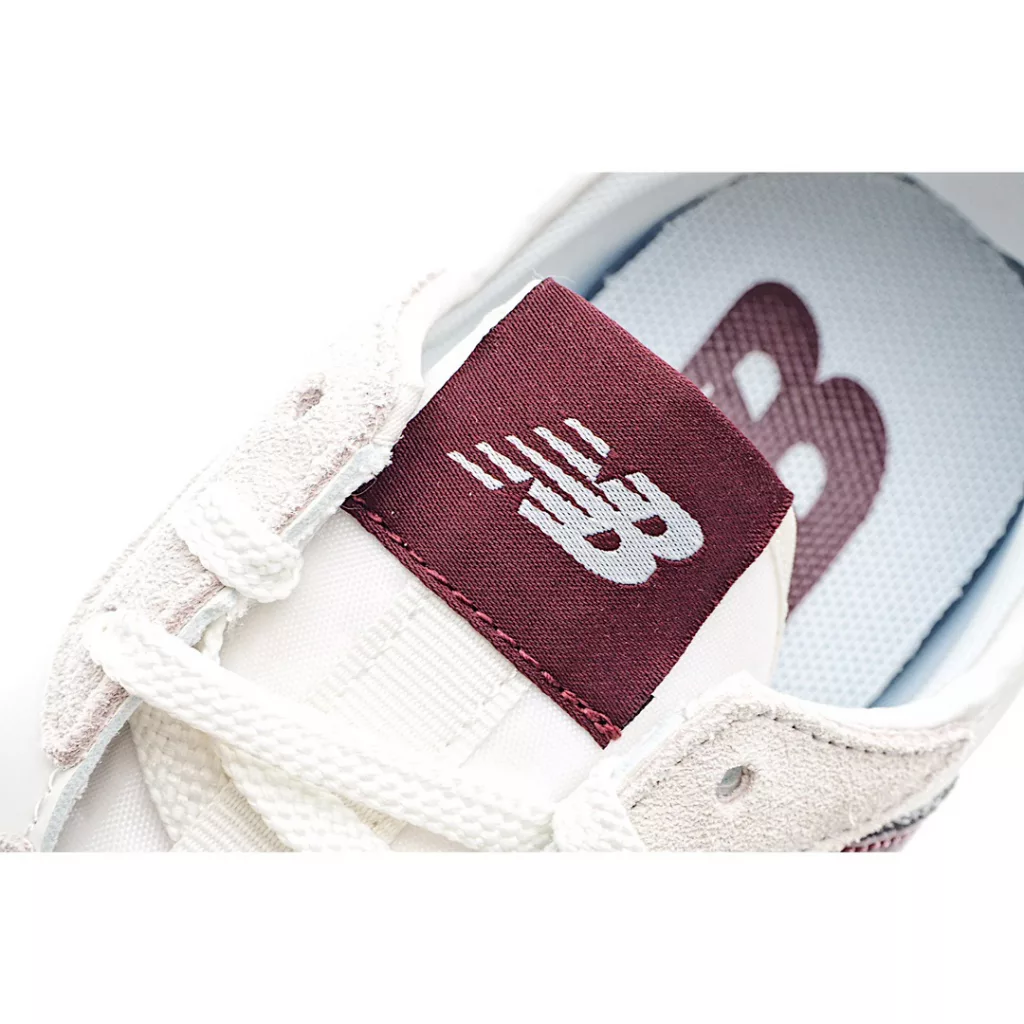 The pure original version of the New Balance NB327 series retro casual sports jogging shoes is created by combining the original factory fine suede data file with secondary high density MD material. The original sole and upper are made of specially customized materials with delicate patterns from the original factory