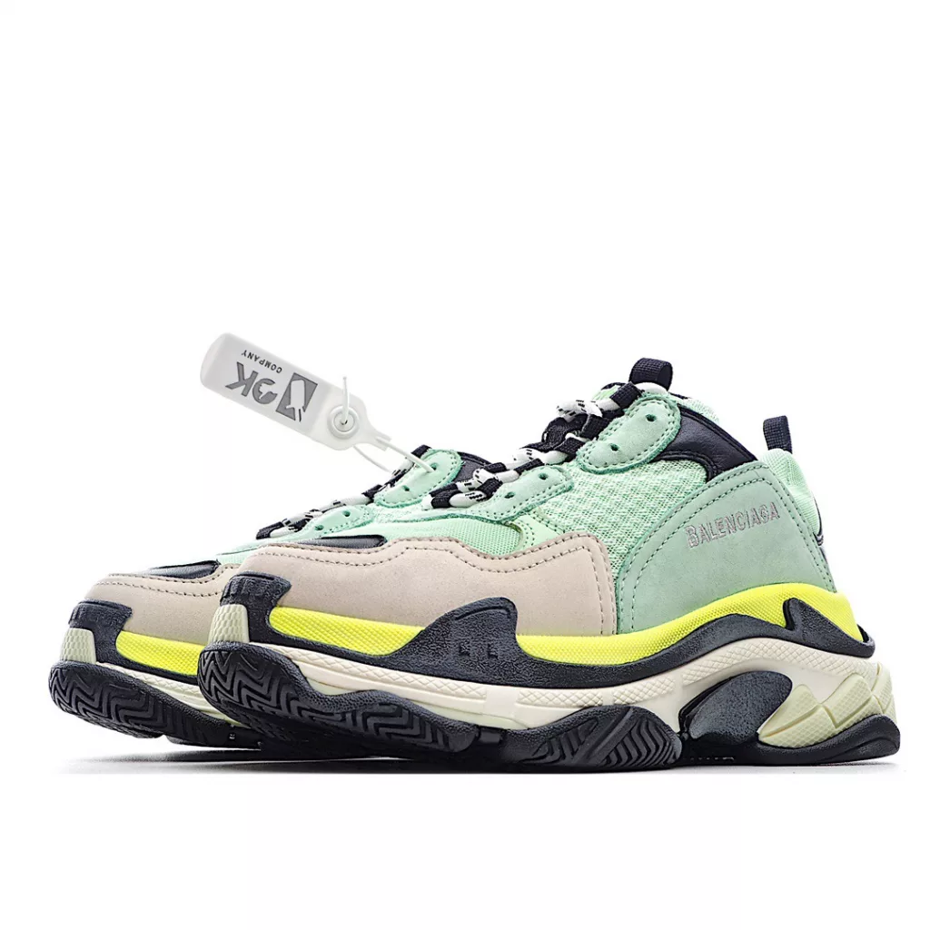 Company level original box Balenciaga Triple S Balenciaga Dad's shoes 1.0, breakthrough in eight layer sole, impossible to debut original sole eight layer combination Balenciaga does not make any comparison, seeing is believing 9