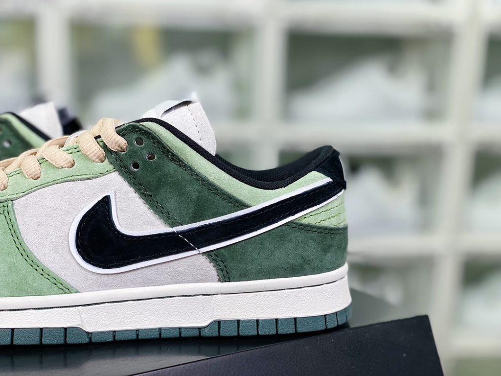 Ottomo Katsuhiro x [Nike] SB Dunk Low 