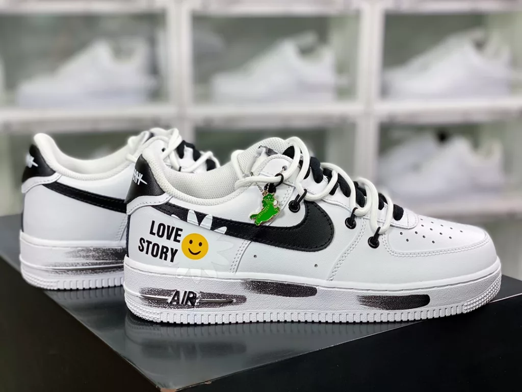 Nike Air Force 1 07 LV8 