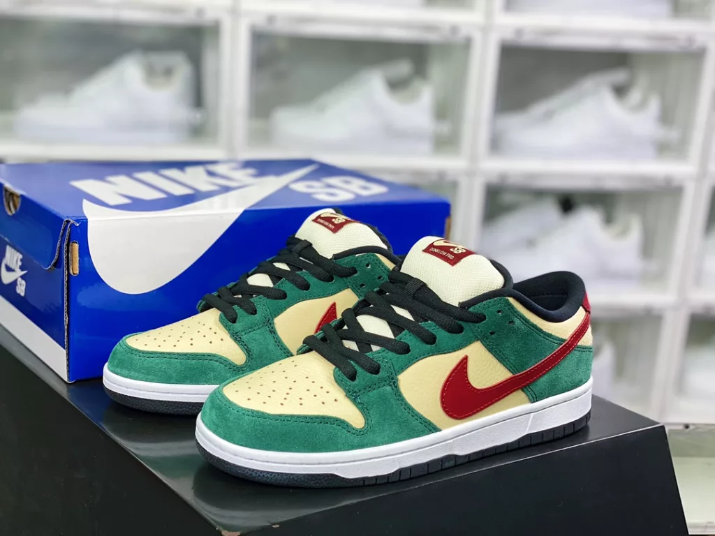 Nike SB Dunk Low Pro 