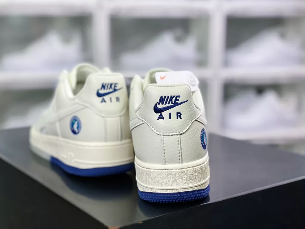 Nike Air Force 1'07 LV8 EMB 