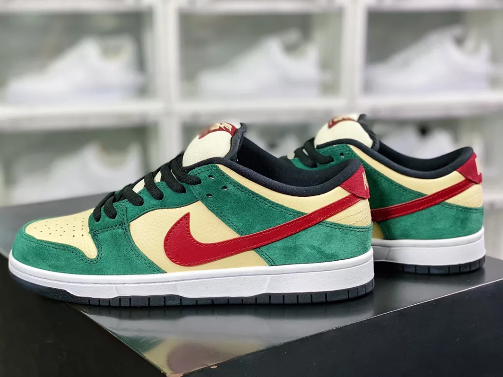 Nike SB Dunk Low Pro 