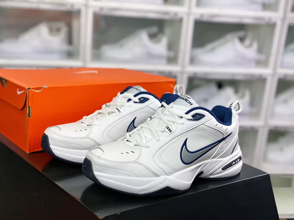 Nike Air Monarch IV 