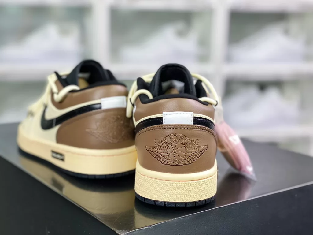 Air Jordan 1 Low 