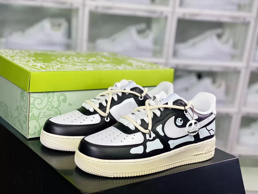 Nike Air Force 1 07 LV8 