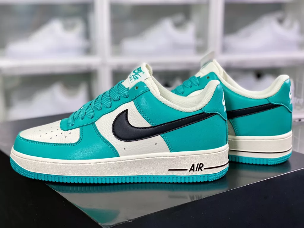 Nike Air Force 1'07 LV8 