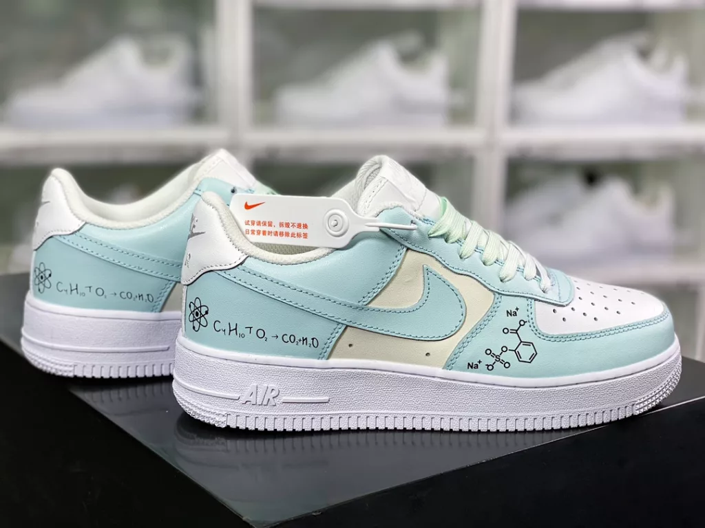 Nike Air Force 1 07 LV8 