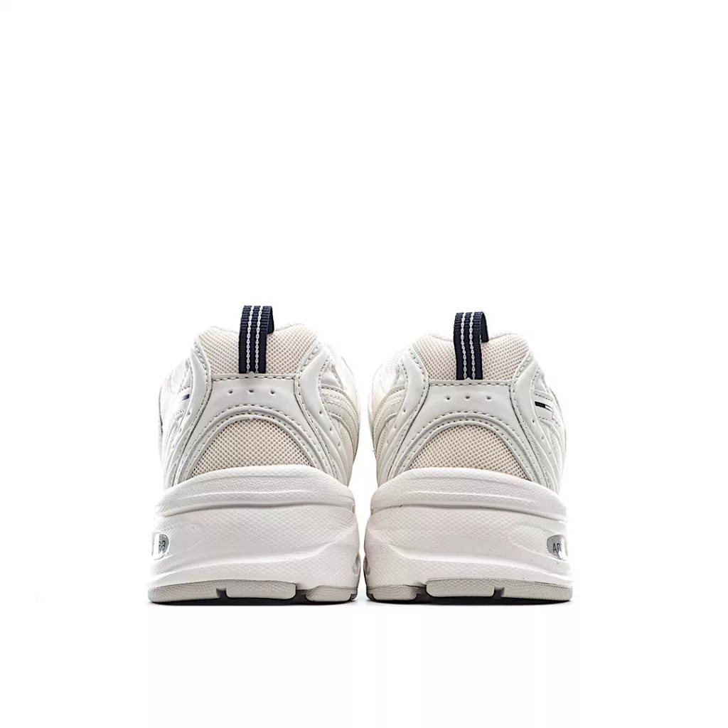 Different versions of New Balance New Balance WR530SG retro casual jogging shoes are the only company level quality shoes with rose gold anti-theft clasps in the market. These shoes are indeed one of the classic styles of NB family. 9