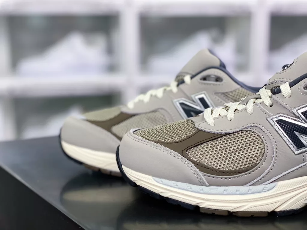 Co branded famous Japanese sneaker store Atmos x NB New Balance ML2002 series retro dad style leisure sports jogging shoes 