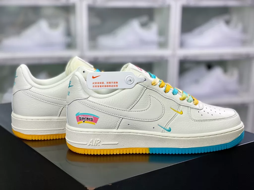 Nike Air Force 1'07 LV8 EMB 