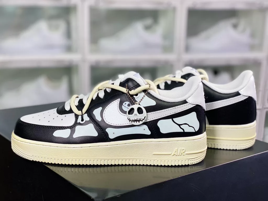 Nike Air Force 1 07 LV8 