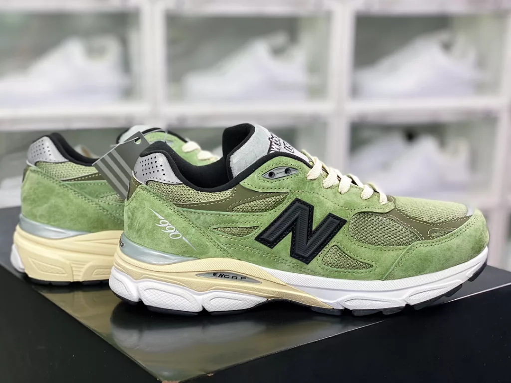 Kanye used DJ to create a new co name, and the Canadian brand JJJound x NB led by Justin Saunders, New Balance Made in USA M990V3 three generation series, low top, American origin, classic, retro, leisure sports, versatile dad, ran 10