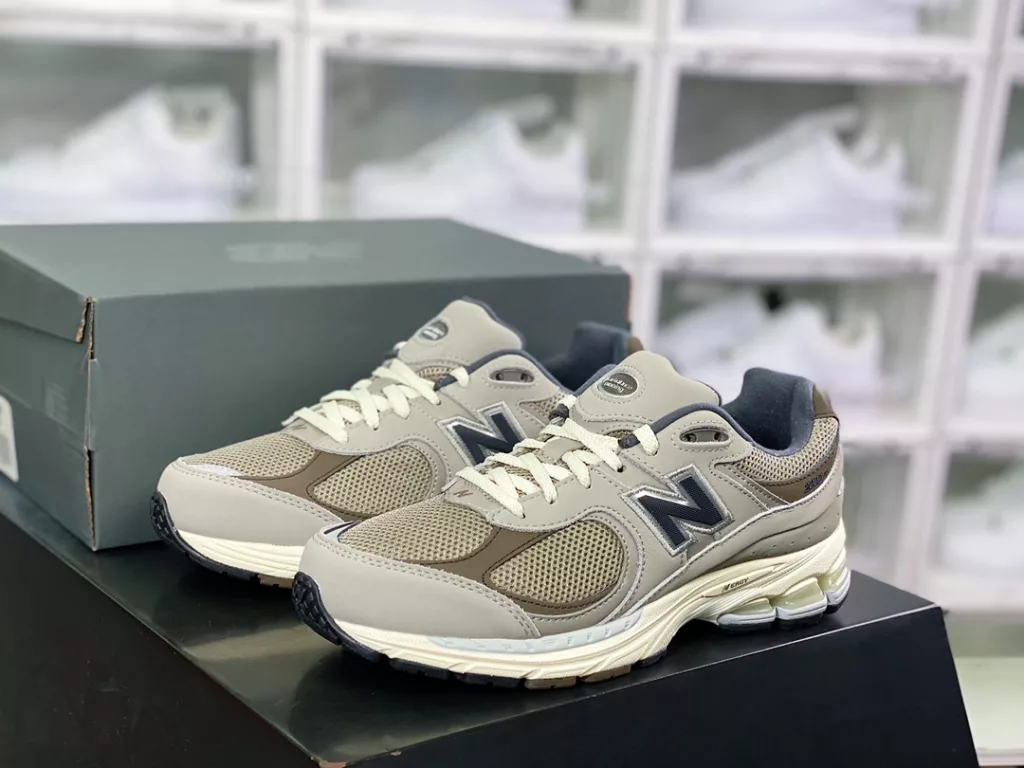 Co branded famous Japanese sneaker store Atmos x NB New Balance ML2002 series retro dad style leisure sports jogging shoes 