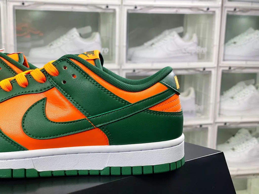 Vintage orange green outfit, Nike SB Dunk Low 