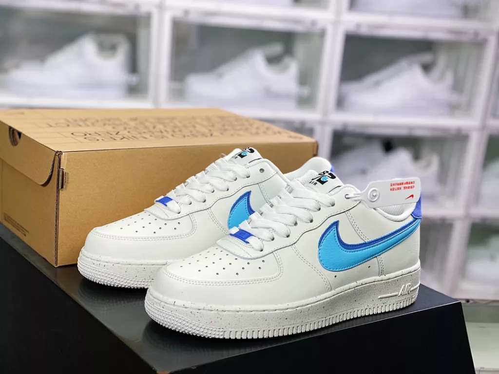 Nike Air Force 1'07 LV8 EMB 