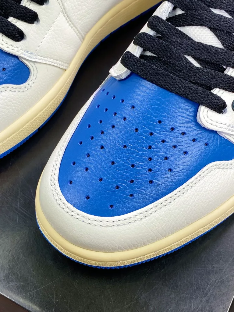 Heavyweight tripartite partnership, the successful annual shoe king! Lightning Hook AJ1 