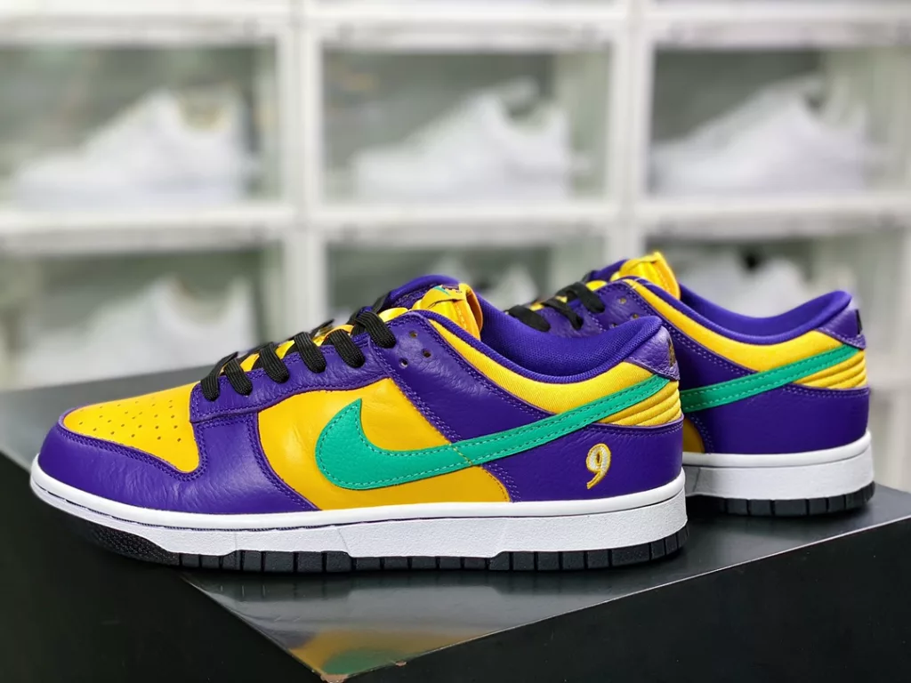 Nike WMNS SB Dunk Low LX 