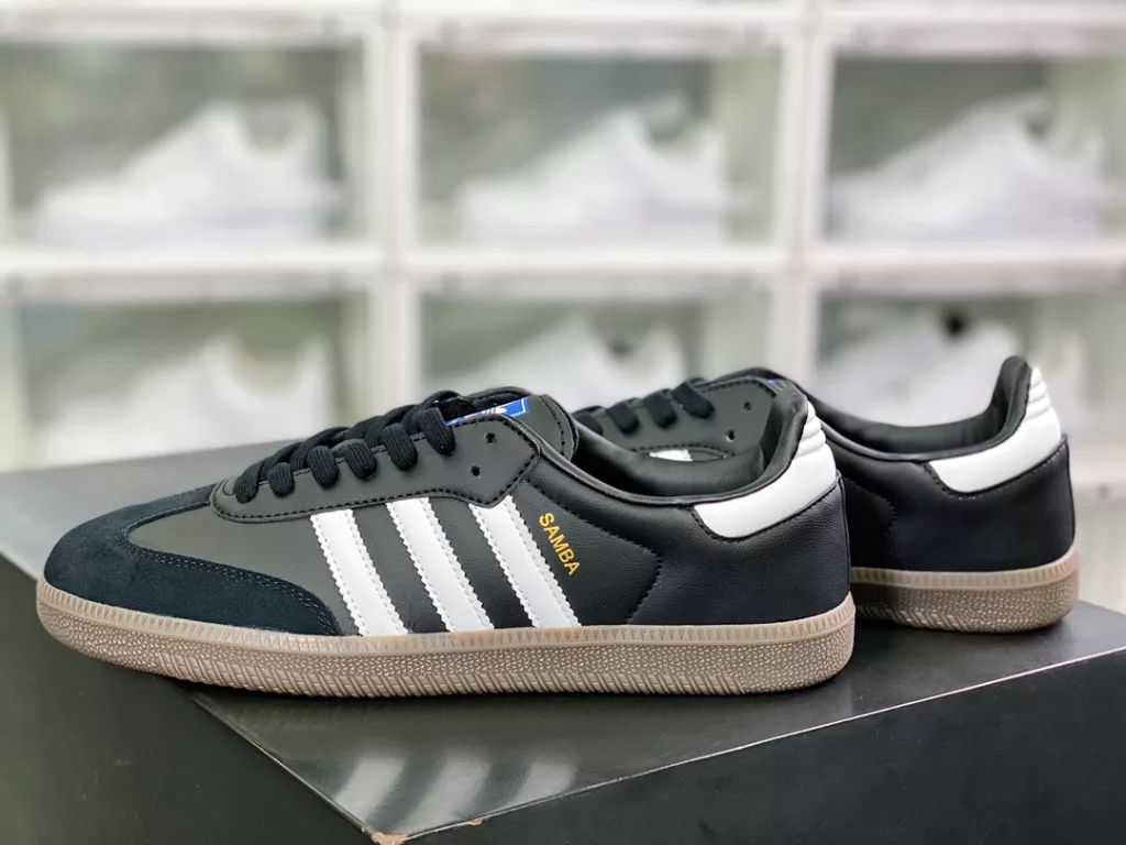 Bringing you back to the most primitive and timeless classic, Originals Samba OG Samba Dance Series Gentlemen's Moral Training Football Style Versatile Low Top Casual Sports Board Shoes 