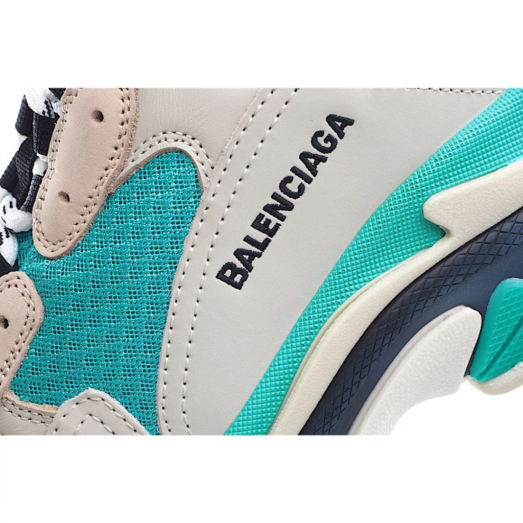 Company level original Balenciaga Triple S Balenciaga Dad's shoes 1.0, 8-layer sole breakthrough impossible, original sole 8-layer combination Balenciaga does not make any comparison, seeing is believing, combination details are closest to 9