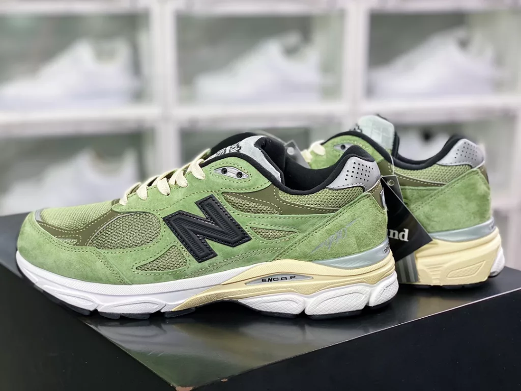 Kanye used DJ to create a new co name, and the Canadian brand JJJound x NB led by Justin Saunders, New Balance Made in USA M990V3 three generation series, low top, American origin, classic, retro, leisure sports, versatile dad, ran 10