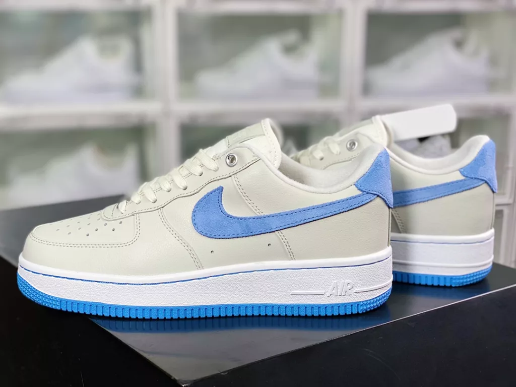 Nike Air Force 1 07 LV8 