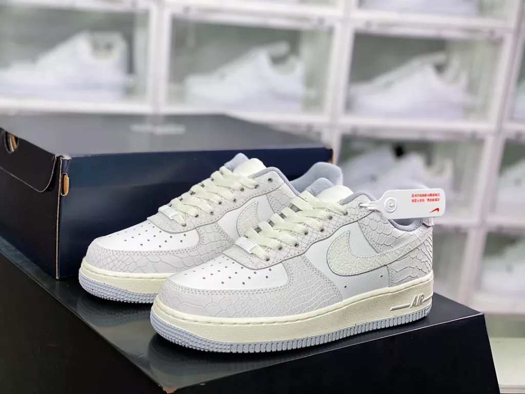 Nike Wmns Air Force 1'07 Low 